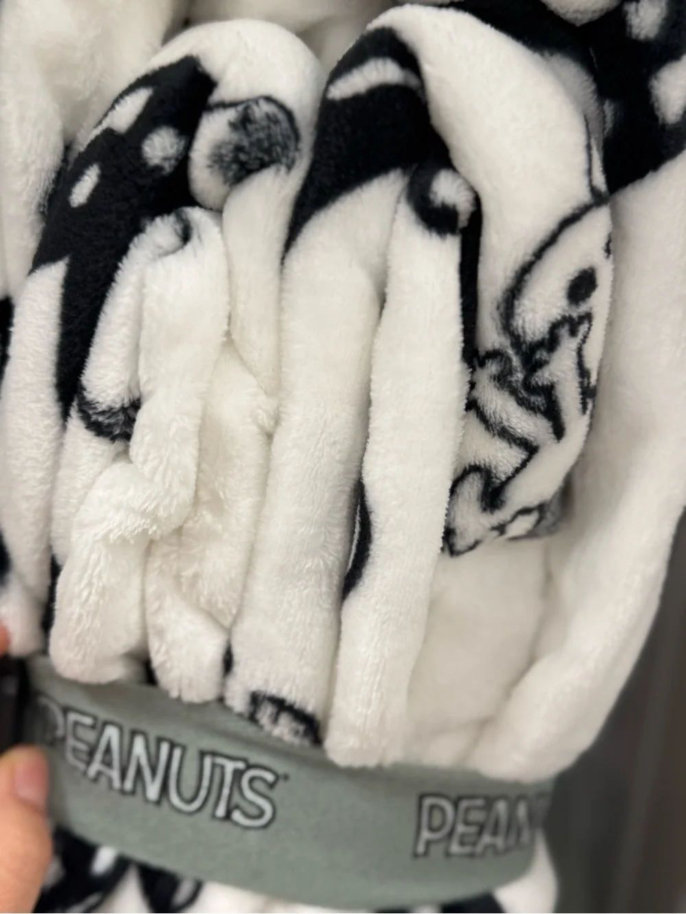 Peanuts Snoopy Black & White Velvety Throw Blanket